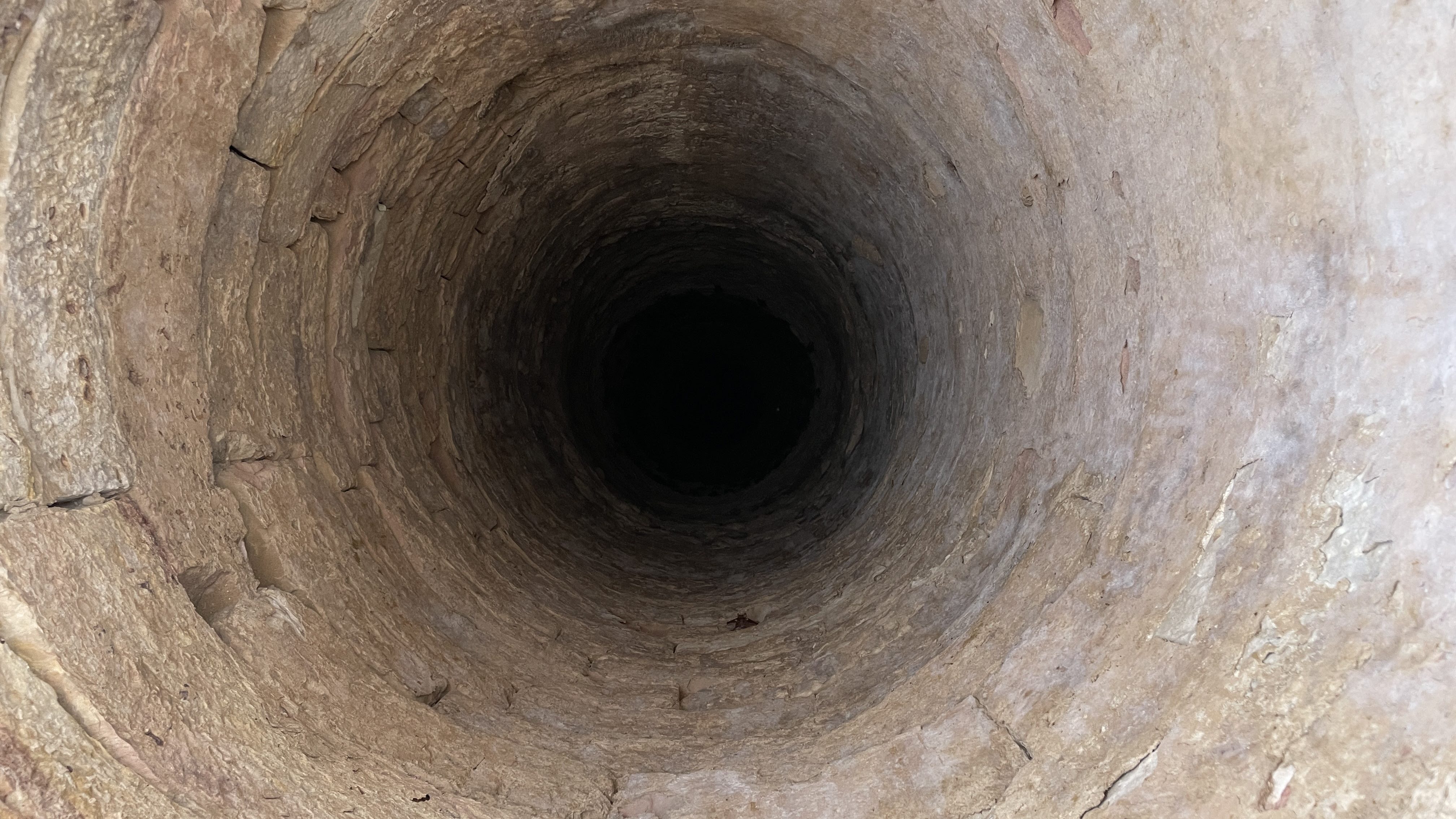 Documenting the social and geographical dimensions of the endangered art and practice of making hand-made deep artesian wells and shallow percolation wells in the Thar Desert, India
