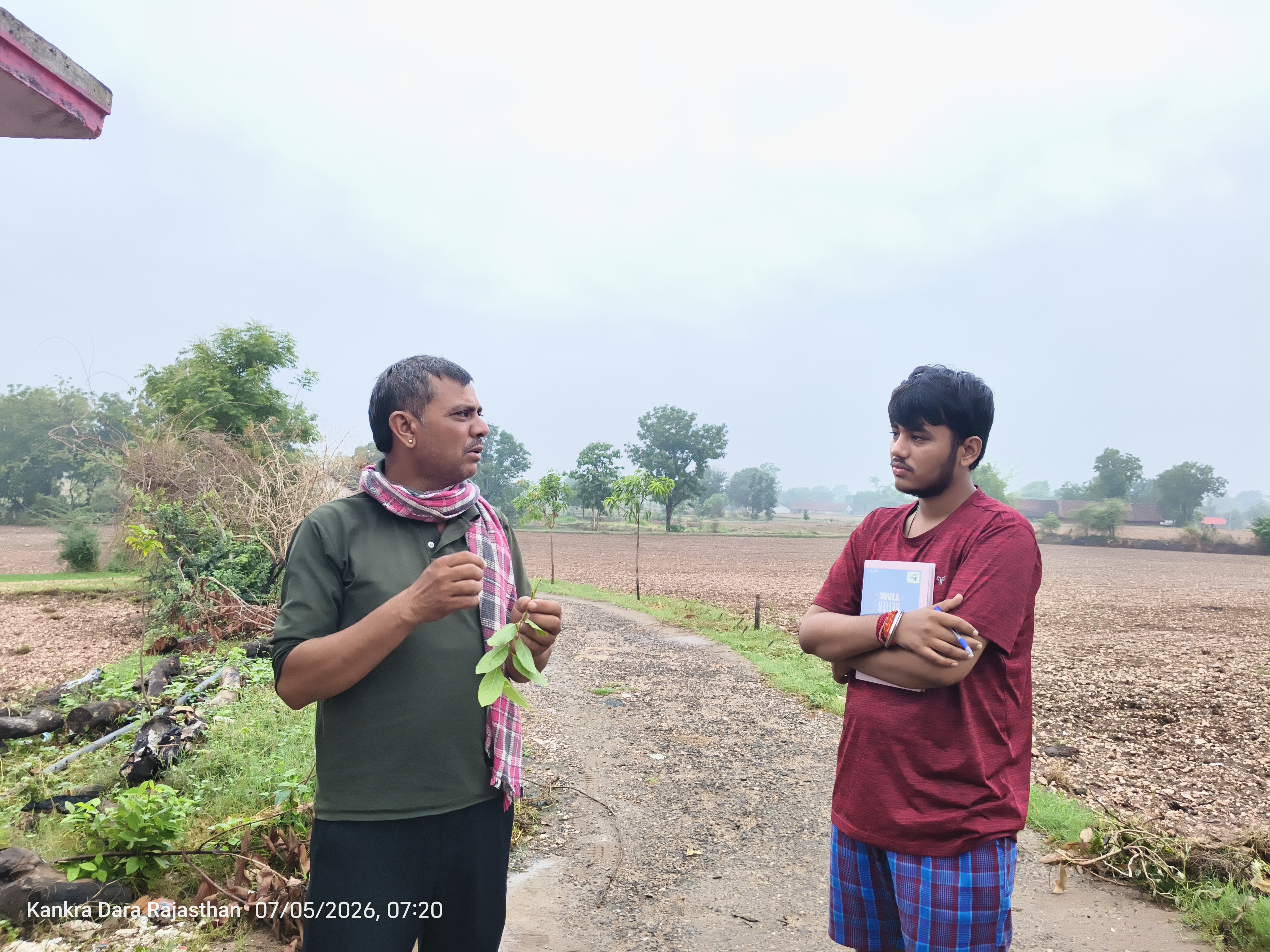 ज़हर से अमृत का सफ़र: तकारी गाँव के ‘वॉटरमेलन मैन’ की सच्ची दास्तान